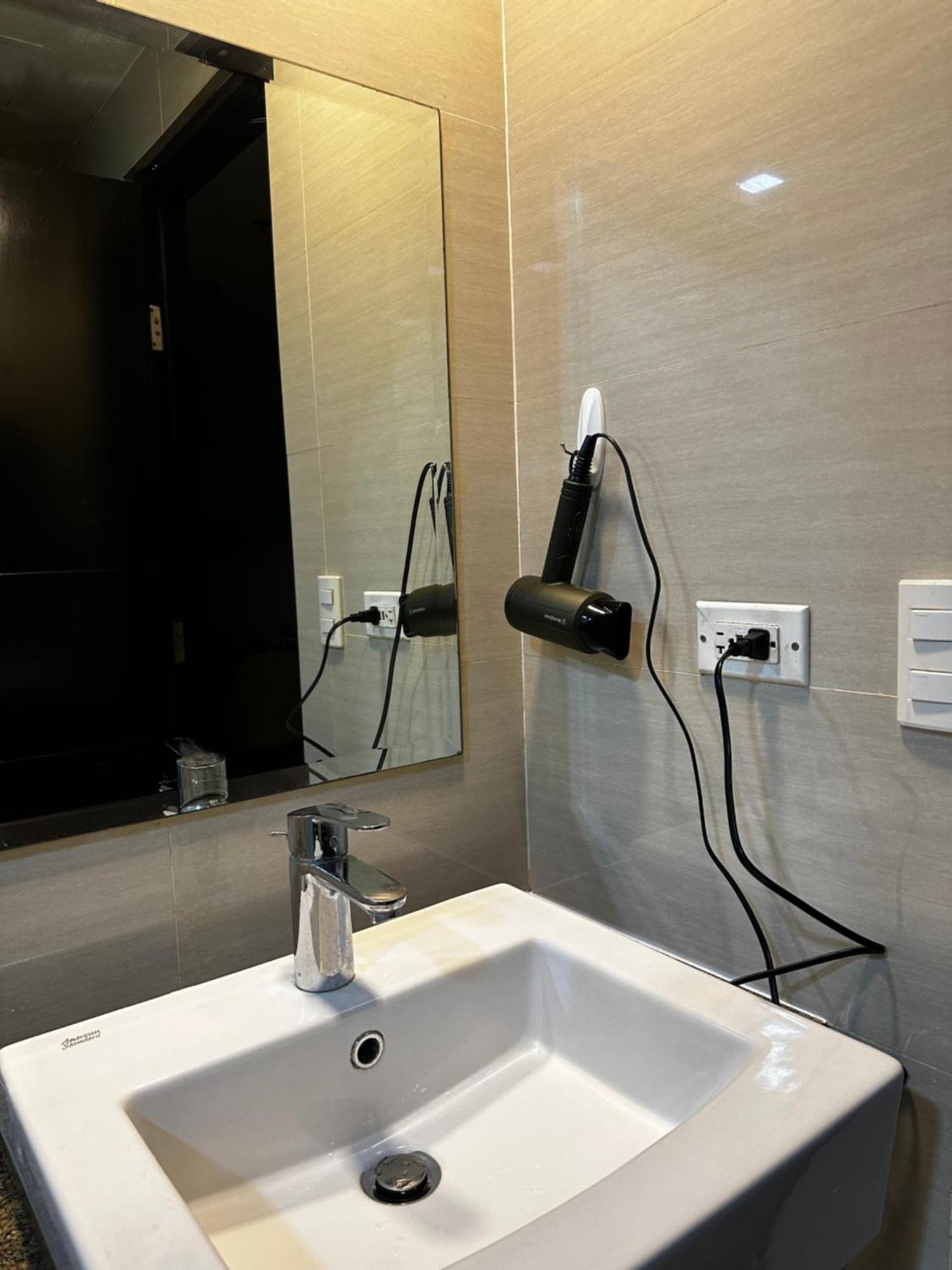 81 Newport Blvd Cluster 4 Unit B 3Rd Flr By Rechelle Nunag Pasay Eksteriør billede